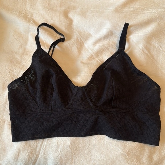 SKIMS| Lace Logo Pullover Bralette - Picture 2 of 4